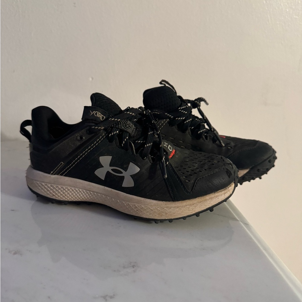 Under Armour Black baseball turf shoes little boy size 2